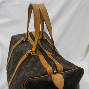 AUTHENTIC Louis Vuitton Monogram Sac Souple 35